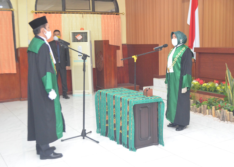 06 Agustus 2020 PELANTIKAN WAKIL KETUA PTA, HAKIM TINGGI DAN 8 KETUA PENGADILAN AGAMA PELANTIKAN WAKIL KETUA PTA, HAKIM TINGGI DAN 8 KETUA PENGADILAN AGAMA